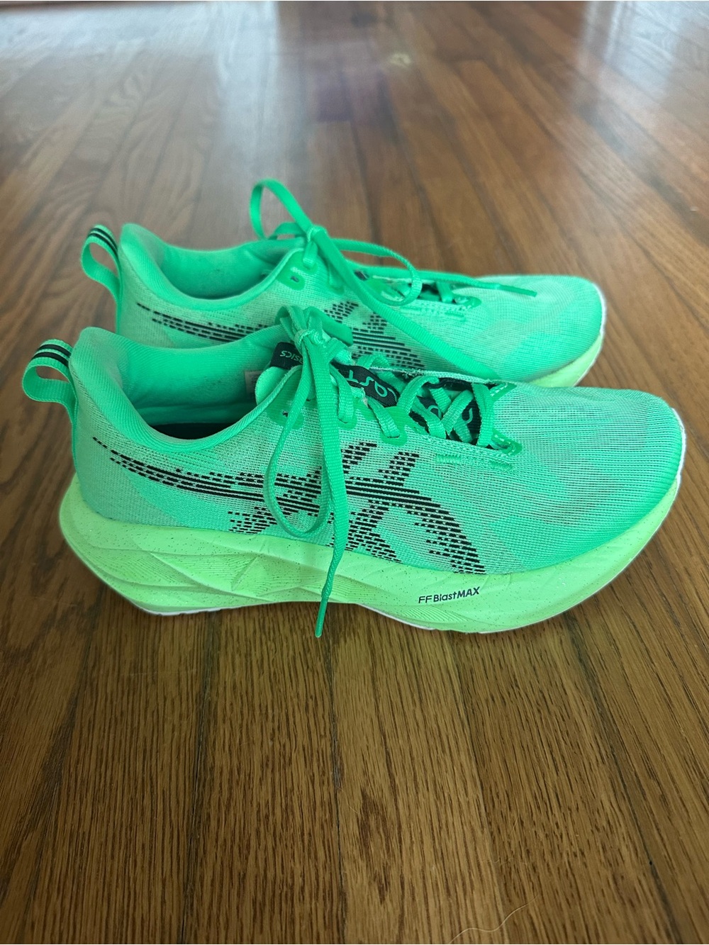 ASICS Novablast 5 Women’s Running Shoes in Vital Green/Black - Size 7 (US)